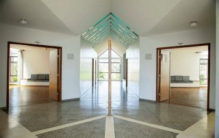 Capela para velório em Curitiba: o que avaliar antes de escolher o espaço