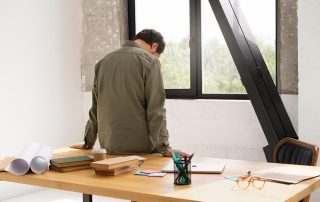 O luto no retorno à rotina: como lidar com trabalho, compromissos e saudade